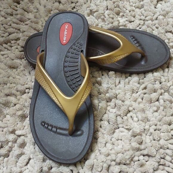 New Okabashi‎ Women's Size M Gold Sandals Flip Flops - Picture 2 of 5